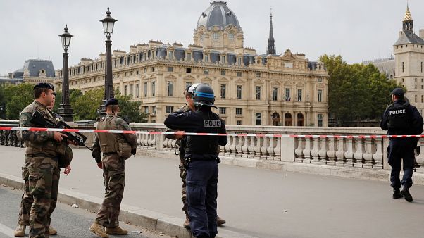 Paris Emniyet Müdürlüğü’ndeki saldırıyla ilgili şu ana kadar neler biliyoruz? Paris Emniyet Müdürlüğü’ndeki saldırıyla ilgili şu ana kadar neler biliyoruz?