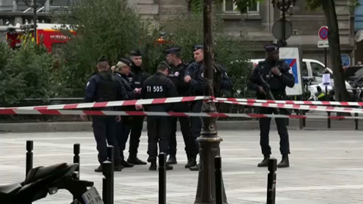 Cuatro muertos en un ataque con cuchillo en la Prefectura de París