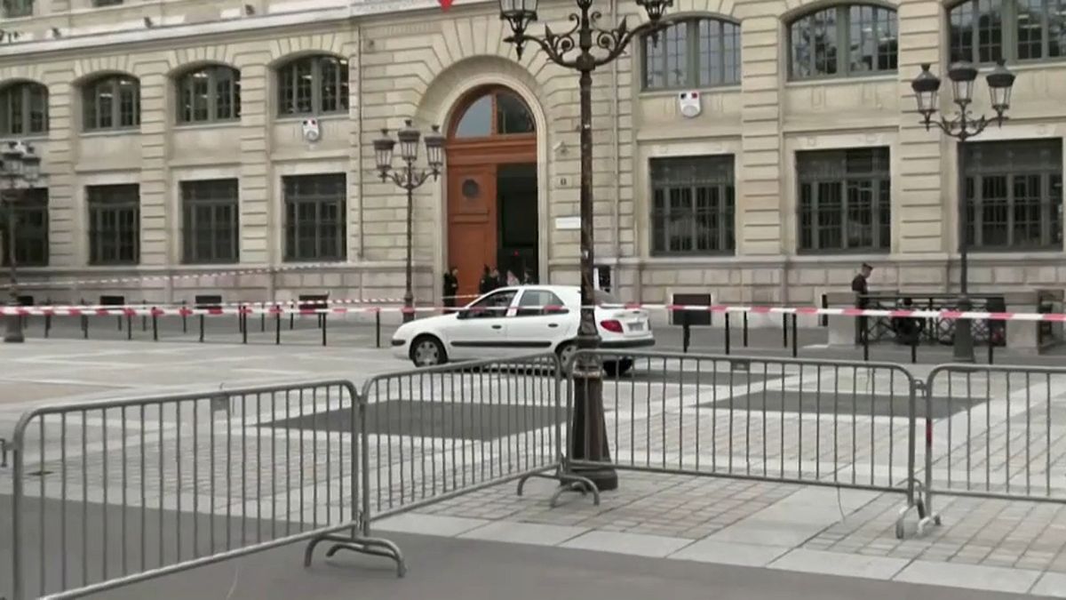 Quattro funzionari uccisi a coltellate nella prefettura di polizia di Parigi