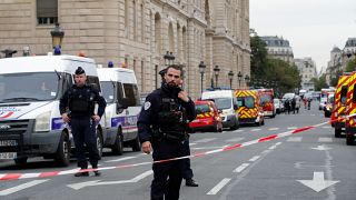 Quatro mortos em ataque na sede da Polícia em Paris