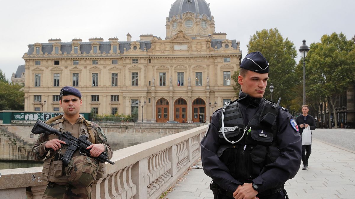 Fünf Tote bei Attacke in Pariser Polizeipräfektur 