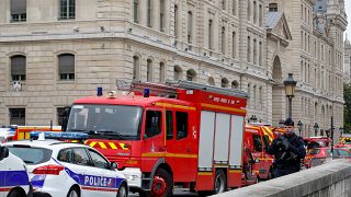Четверо полицейских убиты при нападении в префектуре Парижа