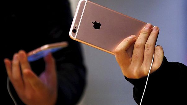 Rusya'da Apple'a tazminat davası: 'Eşcinsel olmama neden oldu' Rusya'da Apple'a tazminat davası: 'Eşcinsel olmama neden oldu'