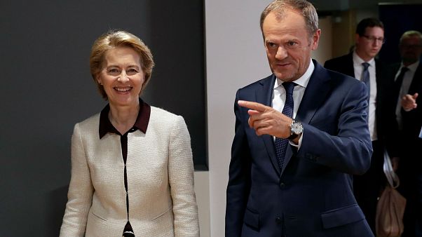 Ursula Von der Leyen ve Donald Tusk (sağda) Ursula Von der Leyen ve Donald Tusk (sağda)