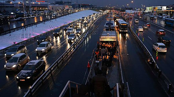 İBB ile TRT arasında 'paralı üstgeçit' polemiği: İBB yalanladı; muhabir iddiasının arkasında durdu İBB ile TRT arasında 'paralı üstgeçit' polemiği: İBB yalanladı; muhabir iddiasının arkasında durdu