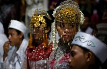 Endonezya hükümetinin organize ettiği toplu düğün merasimi