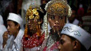 Endonezya hükümetinin organize ettiği toplu düğün merasimi