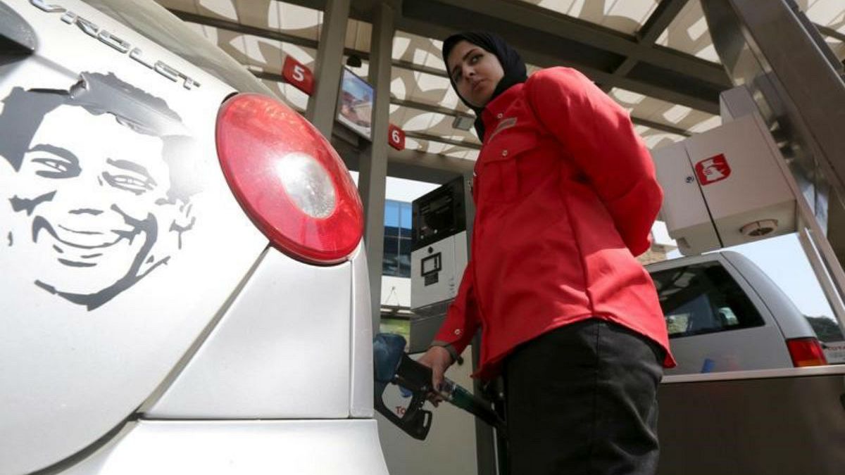 مصر تخفض أسعار البنزين