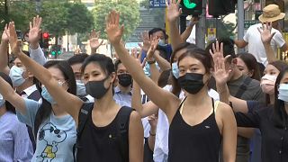 Протесты в Гонконге: маски снять