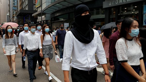 Hong Kong'da maske takmak yasaklandı Hong Kong'da maske takmak yasaklandı