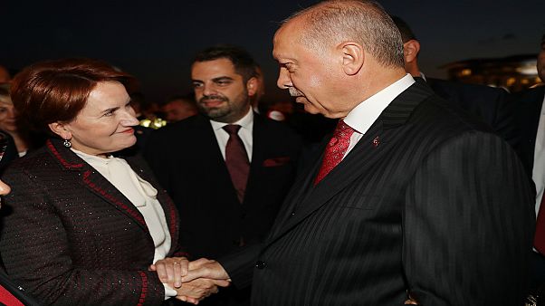 Cumhurbaşkanı Erdoğan, Cumhurbaşkanlığı Külliyesi'nde 30 Ağustos Zafer Bayramı dolayısıyla resepsiyon verdi. Resepsiyona İYİ Parti Genel Başkanı Meral Akşener de katıldı Cumhurbaşkanı Erdoğan, Cumhurbaşkanlığı Külliyesi'nde 30 Ağustos Zafer Bayramı dolayısıyla resepsiyon verdi. Resepsiyona İYİ Parti Genel Başkanı Meral Akşener de katıldı
