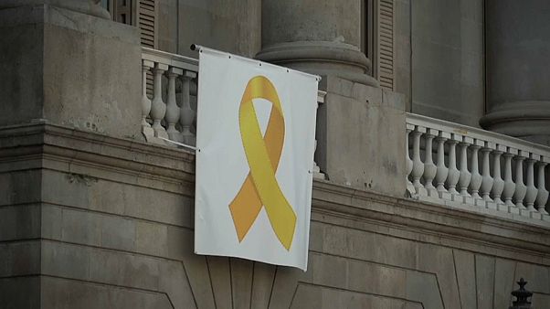 Cataluña ha apurado el plazo para retirar la simbología independentista de los edificios oficiales Cataluña ha apurado el plazo para retirar la simbología independentista de los edificios oficiales