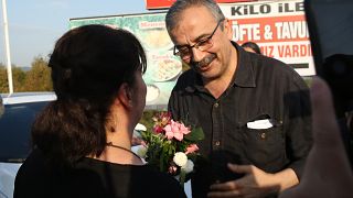 Eski HDP Ankara Milletvekili Sırrı Süreyya Önder, İstanbul 26. Ağır Ceza Mahkemesinin kararının ardından tahliye edildi. ( Tahir Turan Eroğlu - Anadolu Ajansı )