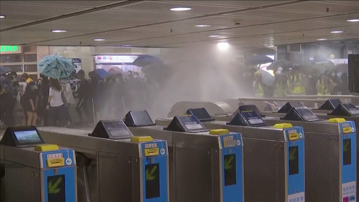 تخریب ایستگاه متروی «شاتین» توسط معترضان هنگ کنگی
