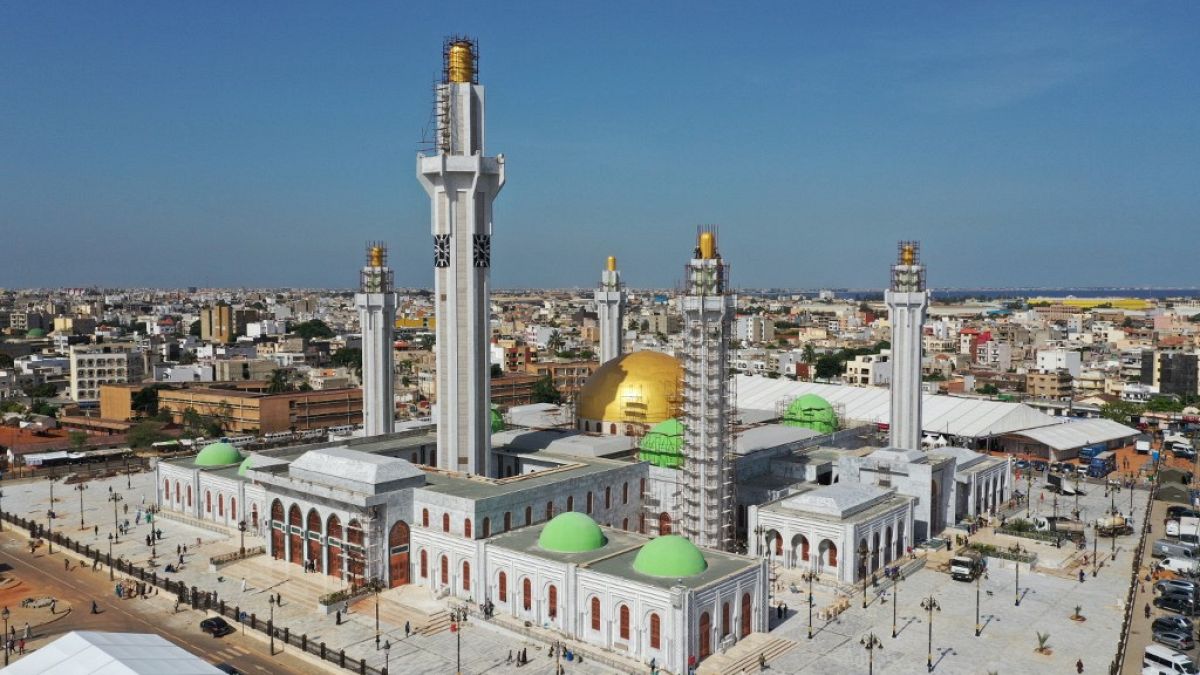 شاهد: مسجد الطريقة المريدية الصوفية الأكبر في غرب أفريقيا