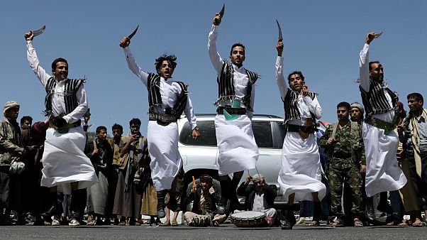 عربستان در حال بررسی احتمال آتش بس در یمن است عربستان در حال بررسی احتمال آتش بس در یمن است