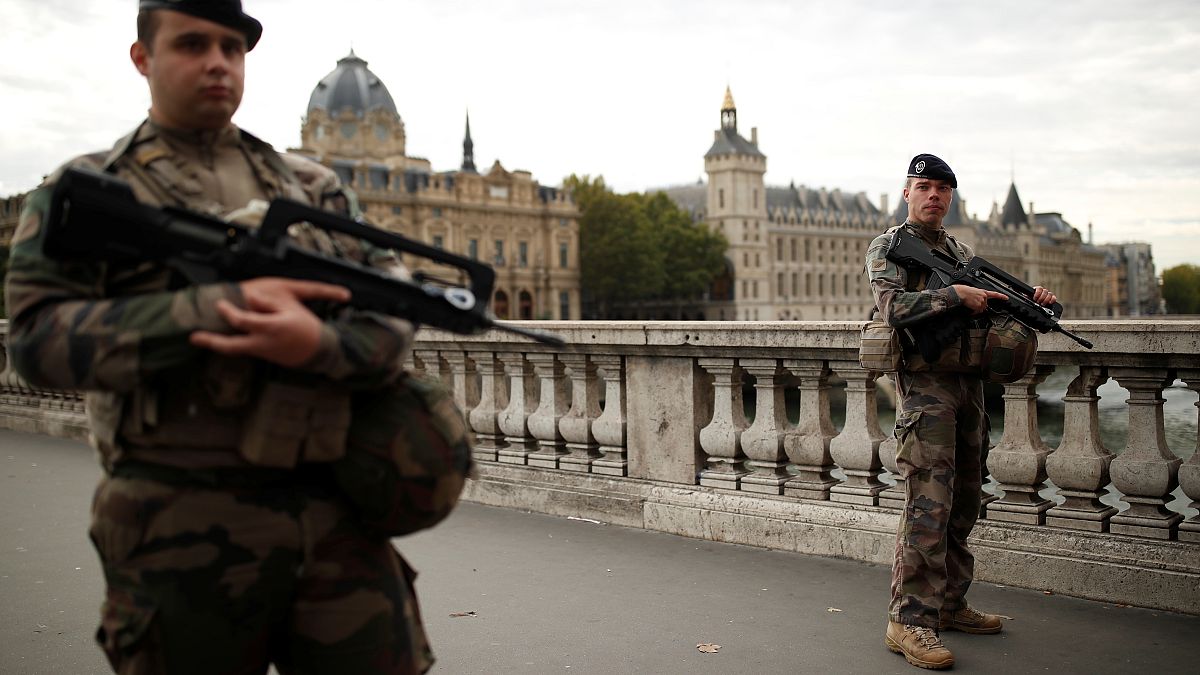 الادعاء الفرنسي: منفذ عملية الطعن في مقر شرطة باريس صاحب "فكر إسلامي متشدد"
