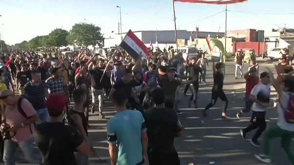 Decine di morti in Iraq a causa di proteste anti-corruzione Decine di morti in Iraq a causa di proteste anti-corruzione