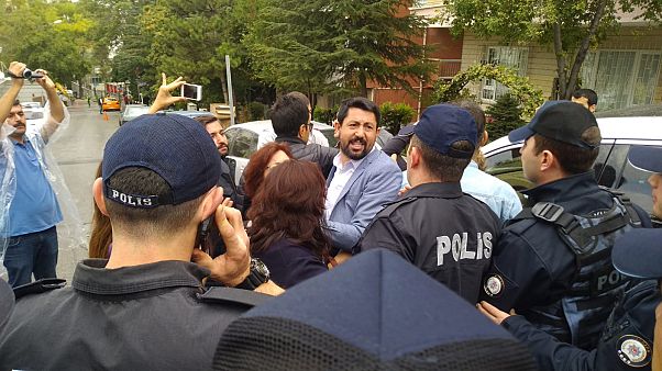 'KHK'lılar Buluşması' için Ankara'ya giden gruplara polis müdahalesi 'KHK'lılar Buluşması' için Ankara'ya giden gruplara polis müdahalesi