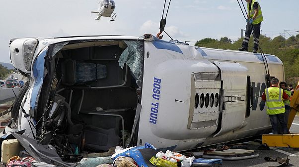 Ρουμανία: Δέκα νεκροί από σύγκρουση νταλίκας με λεωφορείο Ρουμανία: Δέκα νεκροί από σύγκρουση νταλίκας με λεωφορείο