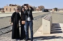 سيدتان أجنبيتان في السعودية