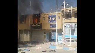 معترضان دفتر امام جمعه لردگان را آتش زدند