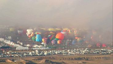 شاهد: الضباب يخيب آمال عشاق ركوب المناطيد في افتتاح مهرجان ألباكركي الدولي شاهد: الضباب يخيب آمال عشاق ركوب المناطيد في افتتاح مهرجان ألباكركي الدولي
