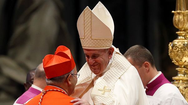 Papa Francisco o entretanto já investido cardeal Tolentino de Mendonça Papa Francisco o entretanto já investido cardeal Tolentino de Mendonça