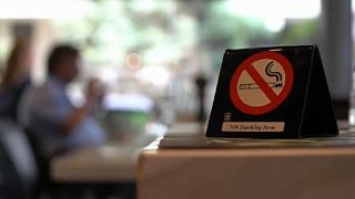 Η Ελλάδα σβήνει το τσιγάρο: Ο νόμος που δεν εφαρμόστηκε ποτέ και η νέα προσπάθεια