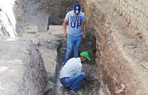 Mısır'da kanalizasyon kazarken 2 bin 200 yıllık tapınak keşfedildi