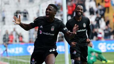 Beşiktaş, Süper Lig'in 7. haftasında Aytemiz Alanyaspor ile karşılaştı. Beşiktaşlı futbolcu Abdoulay Diaby (solda) attığı gol sonrası sevinç yaşadı. Beşiktaş, Süper Lig'in 7. haftasında Aytemiz Alanyaspor ile karşılaştı. Beşiktaşlı futbolcu Abdoulay Diaby (solda) attığı gol sonrası sevinç yaşadı.