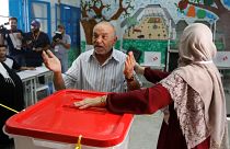 Tunus'ta oylar sayılmaya başladı, sandık çıkışı anketine göre Ennahda önde