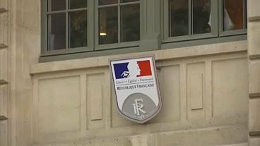 Párizsi késelés: vannak rendszerszintű hibák, ismerte el a belügyminiszter 