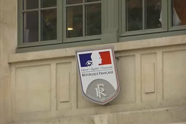 Párizsi késelés: vannak rendszerszintű hibák, ismerte el a belügyminiszter 