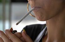Grecia intenta dejar de fumar