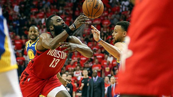 NBA patronunun Hong Kong gösterilerine destek veren paylaşımı krize neden oldu NBA patronunun Hong Kong gösterilerine destek veren paylaşımı krize neden oldu