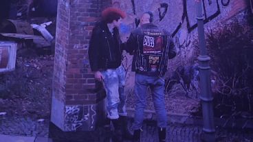 Élet a berlini fal tövében: kiállítás nyílt a német fővárosban