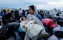 Греция: переселение мигрантов на материк
