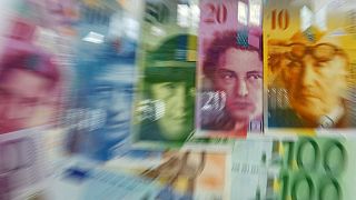 مقاومت ۱۰ روزه دلار در بازار آزاد؛ ذخایر یورویی بانک‌های ایران پایین است؟