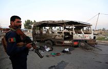 الحافلة بعد انفجار في جلال آباد، أفغانستان في 7 أكتوبر/تشرين الأول، 2019.