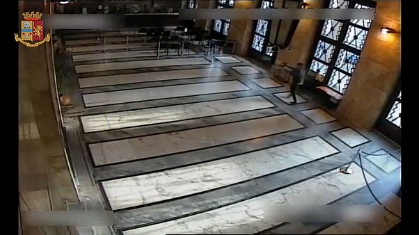 Il video della sparatoria alla Questura di Trieste Il video della sparatoria alla Questura di Trieste