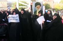 "Женщине не место среди мужчин": в Тегеране прошёл митинг против допуска болельщиц на стадионы