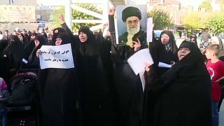 "Женщине не место среди мужчин": в Тегеране прошёл митинг против допуска болельщиц на стадионы