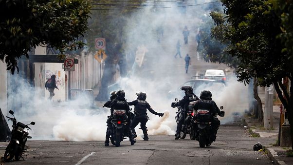 Ekvador'da kemer sıkma politikalarına yerli halkın protestoları 5. gününde: 477 kişi gözaltında Ekvador'da kemer sıkma politikalarına yerli halkın protestoları 5. gününde: 477 kişi gözaltında