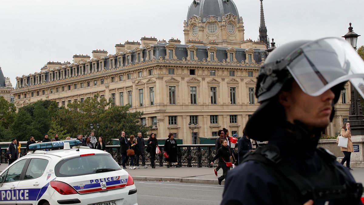 Polizistenmörder von Paris sammelte Infos über Kollegen auf USB-Stick