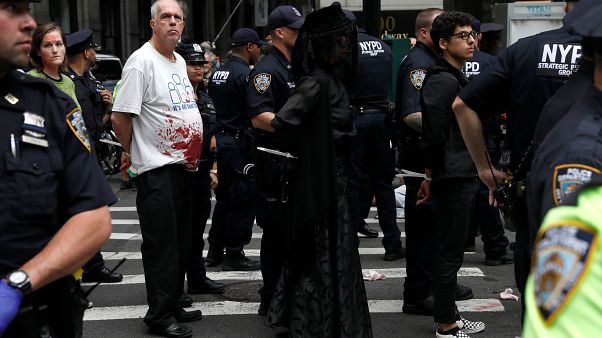 Las protestas mundiales de Extinction Rebellion se saldan con cientos de detenidos Las protestas mundiales de Extinction Rebellion se saldan con cientos de detenidos