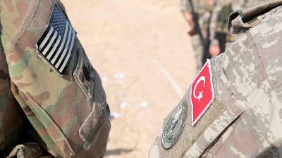 جنديان تابعان لجيش التركي والأمريكي