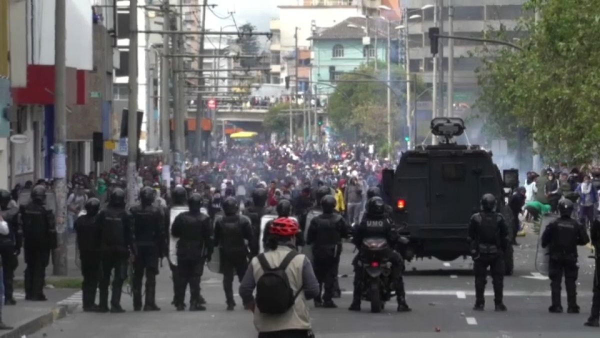 Las protestas llegan a Quito y obligan al traslado del presidente