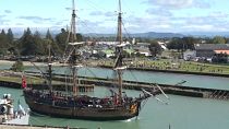 Nuova Zelanda: i britannici tornano a sbarcare 250 anni dopo. Proteste maori