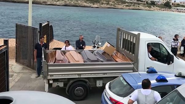 Migranti: riprese le ricerche a Lampedusa. A Lussemburgo il vertice Ue Migranti: riprese le ricerche a Lampedusa. A Lussemburgo il vertice Ue